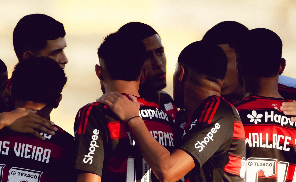 Flamengo aposta na base, mas sucumbe à Portuguesa no Carioca após desfalque no segundo tempo