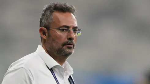 Mattos segue de olho na janela de transferências do Santos