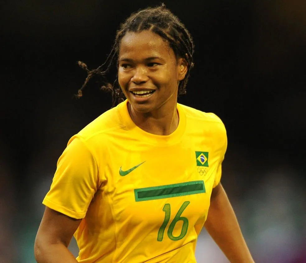 Renata Costa com a camisa da seleção. Foto: EMPIC Sport