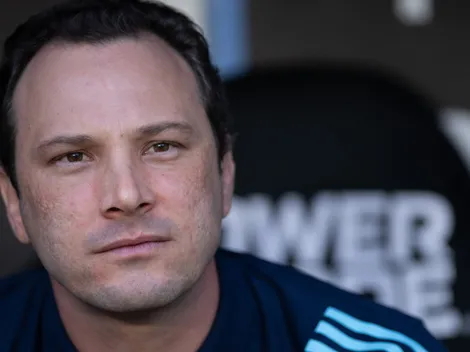 Bruno Pivetti reclama da arbitragem de Flamengo x Portuguesa