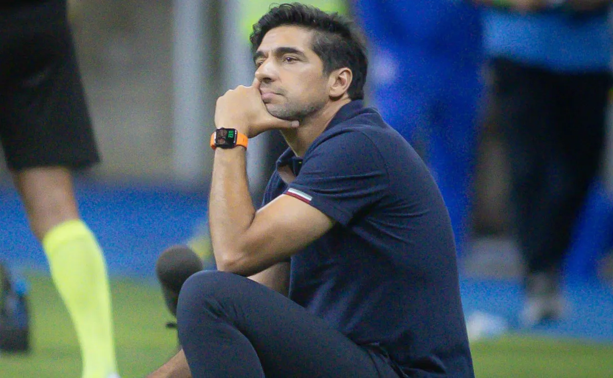 Palmeiras conquista vitória sobre a Portuguesa, mas estreia sob comando de Abel gera críticas pela terceira vez