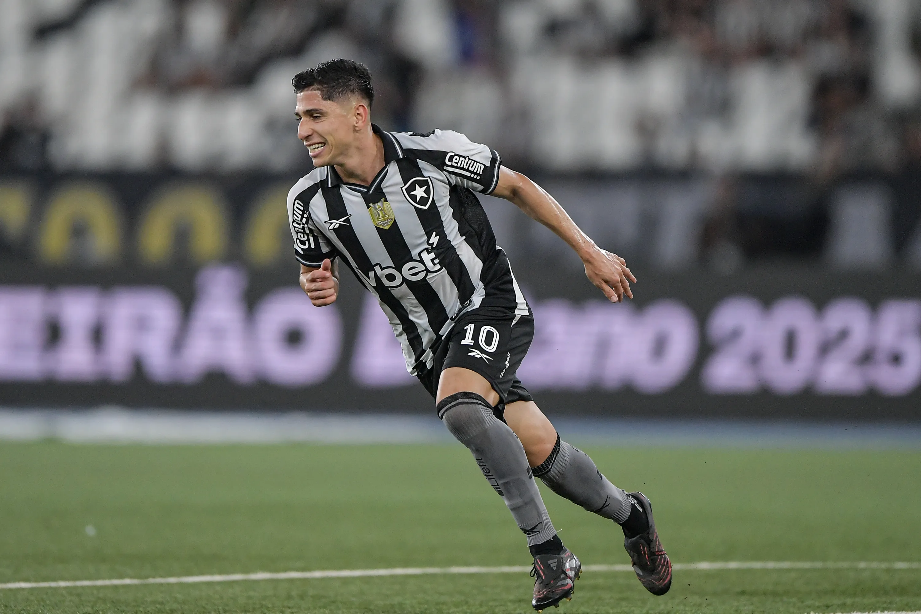 Savarino jogador do Botafogo durante partida contra o Bragantino. Foto: Thiago Ribeiro/AGIF