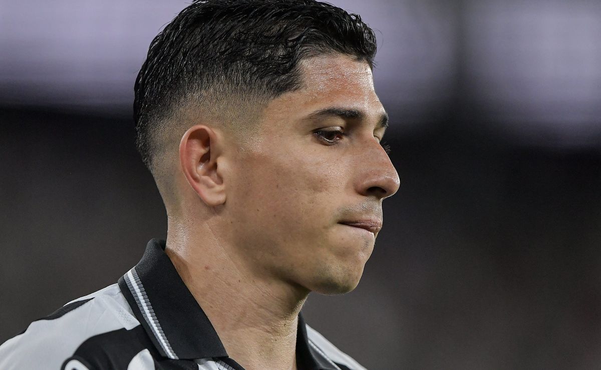 Fluminense encerra tratativas com Botafogo e negociações por Savarino e troca de Wallace Davi são canceladas