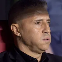 Crespo erra com três zagueiros e leva "olé" do Mirassol