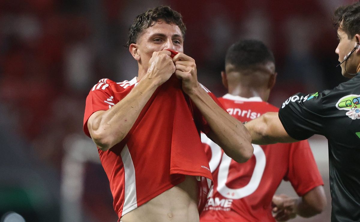 Inter descobre centroavante “escondido”, vira sobre o Novo Hamburgo e jovem se emociona no Beira-Rio