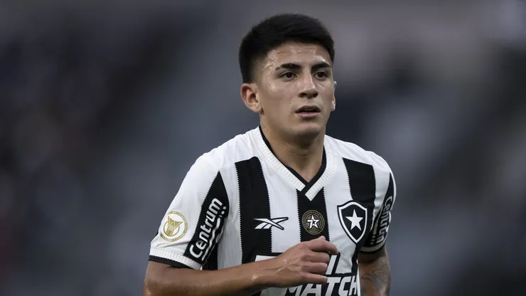 Almada se destacou com a camisa do Botafogo