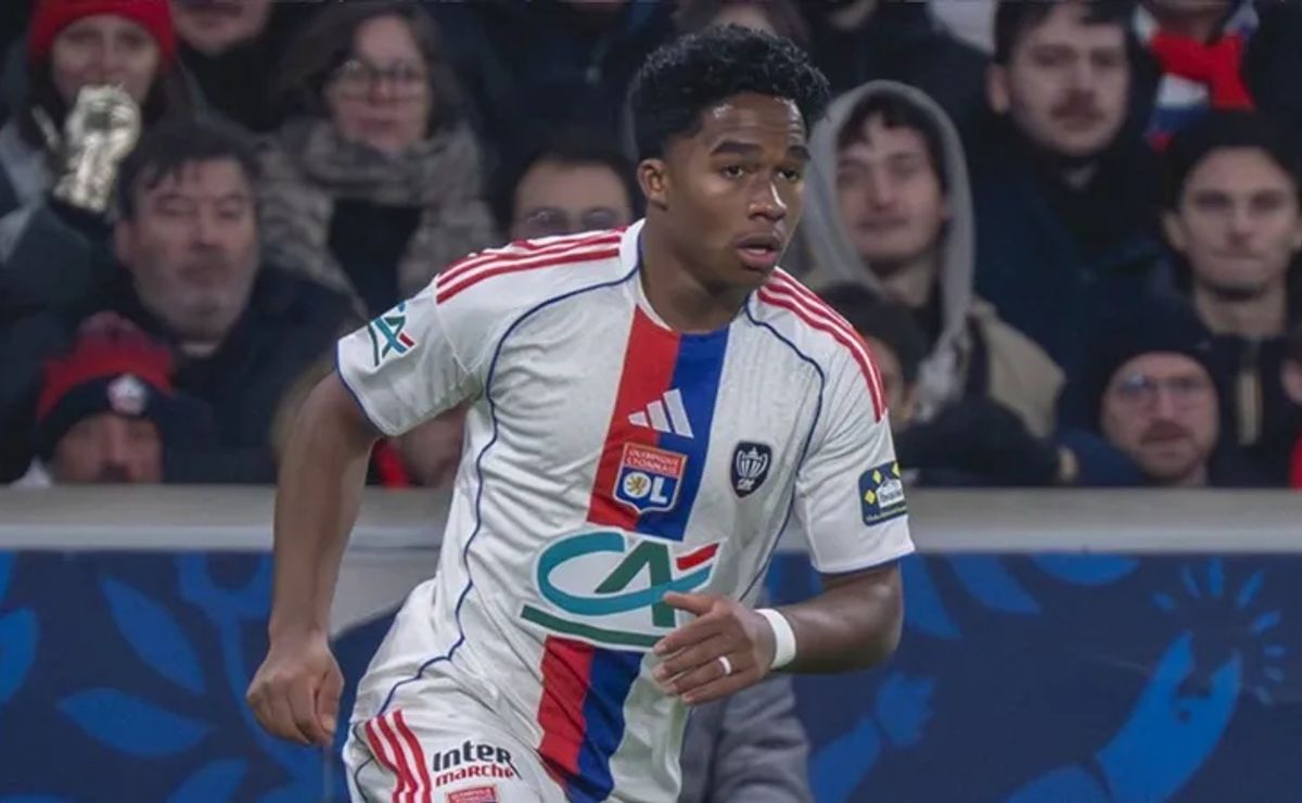 Endrick marca na estreia pelo Lyon, decide classificação e volta ao radar da Seleção Brasileira