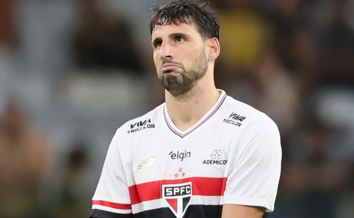 Crespo é sincero sobre retorno de Calleri e revela que problema não tem data para ser resolvido