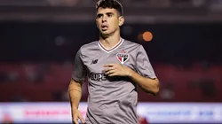 SP - SAO PAULO - 24/05/2025 - BRASILEIRO A 2025, SAO PAULO X MIRASSOL - Oscar jogador do Sao Paulo durante aquecimento antes da partida contra o Mirassol no estadio Morumbi pelo campeonato Brasileiro A 2025. Foto: Fabio Giannelli/AGIF