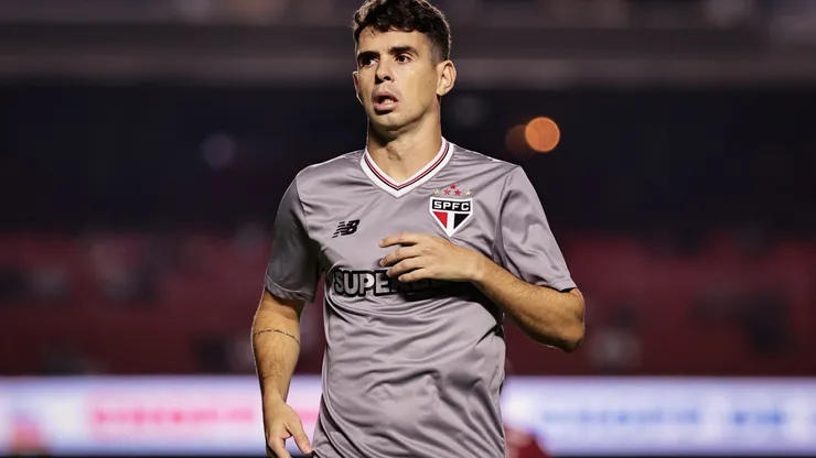 SP - SAO PAULO - 24/05/2025 - BRASILEIRO A 2025, SAO PAULO X MIRASSOL - Oscar jogador do Sao Paulo durante aquecimento antes da partida contra o Mirassol no estadio Morumbi pelo campeonato Brasileiro A 2025. Foto: Fabio Giannelli/AGIF