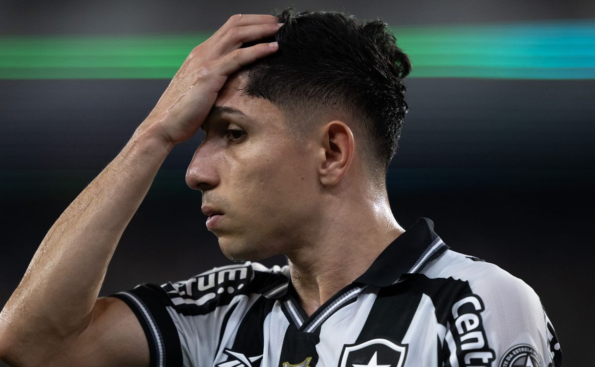 Savarino ainda pode deixar o Botafogo após dizer não ao Fluminense e diretoria avalia novas ofertas