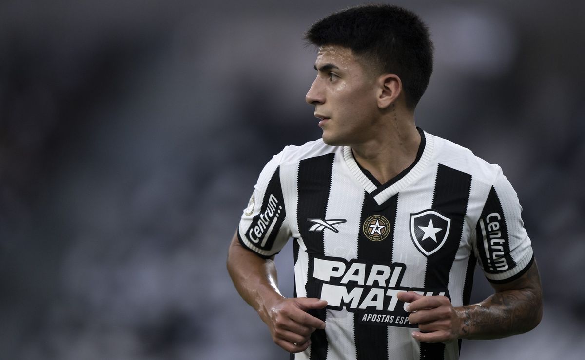 PVC diz que Almada no Palmeiras é papo de empresário e contratação é inviável