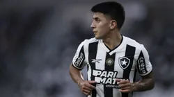 RJ - RIO DE JANEIRO - 09/11/2024 - BRASILEIRO A 2024, BOTAFOGO X CUIABA - Thiago Almada jogador do Botafogo durante partida contra o Cuiaba no estadio Engenhao pelo campeonato Brasileiro A 2024. Foto: Jorge Rodrigues/AGIF