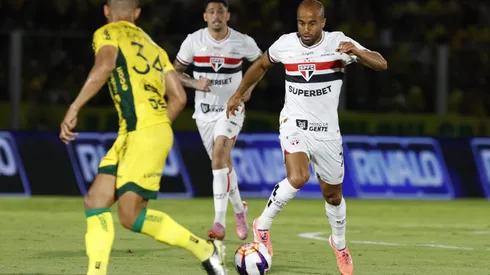 São Paulo de Lucas Moura (D) foi derrotado pelo Mirassol na estreia em 2026