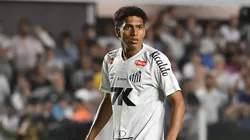 Souza, jogador do Santos durante partida na Vila Belmiro.