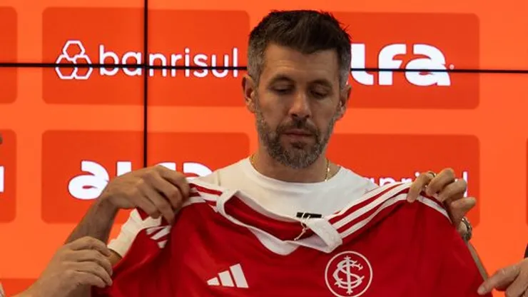 Pezzolano precisa ter paciencia para a chegada de reforços