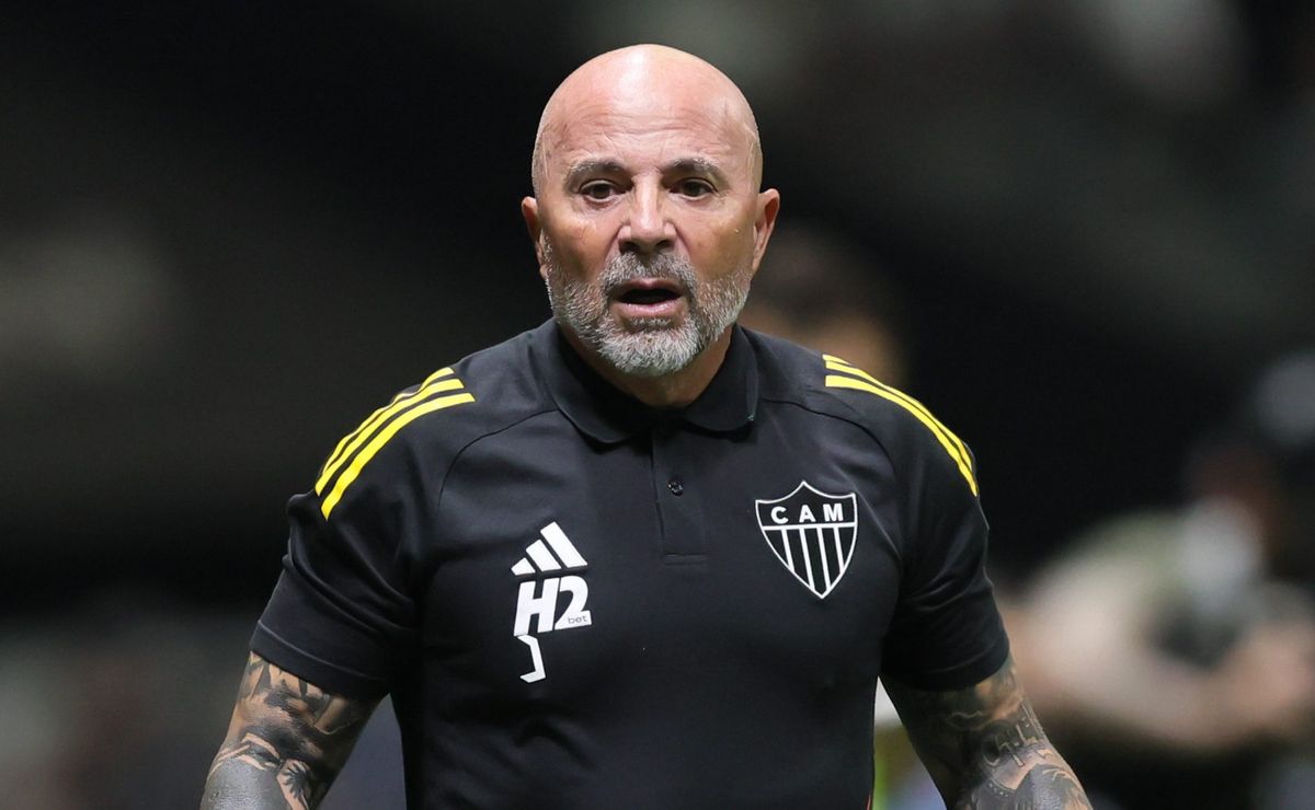 Natanael perde espaço com Sampaoli e Corinthians manifesta interesse nos bastidores pela contratação do defensor