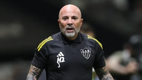 Sampaoli pode perder lateral para o Timão