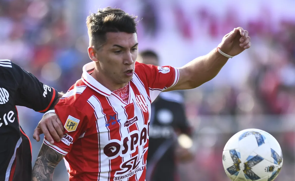 Lateral encaminhado? Corinthians avança em negociação de lateral mas aguarda decisão de renovação de Angileri