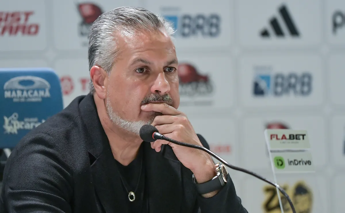 Flamengo acerta contratação de Andrew por R$ 9 milhões e desvia foco do mercado português