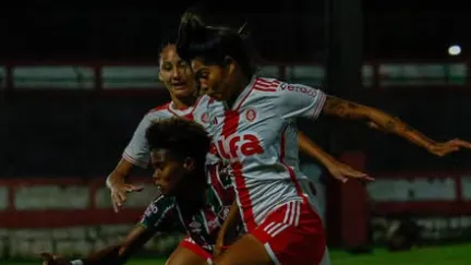 Anny Marabá em campo pelo Internacional