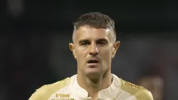 Vegetti em campo com a camisa do Cruz-Maltino.