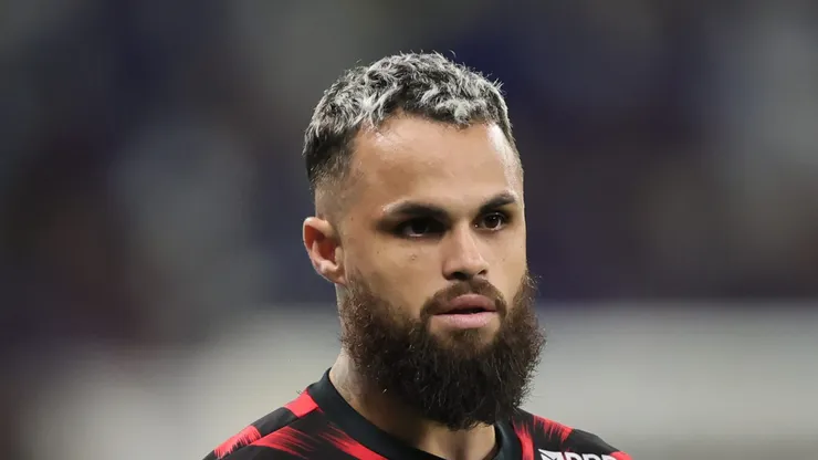 Michael rescinde contrato com o Flamengo