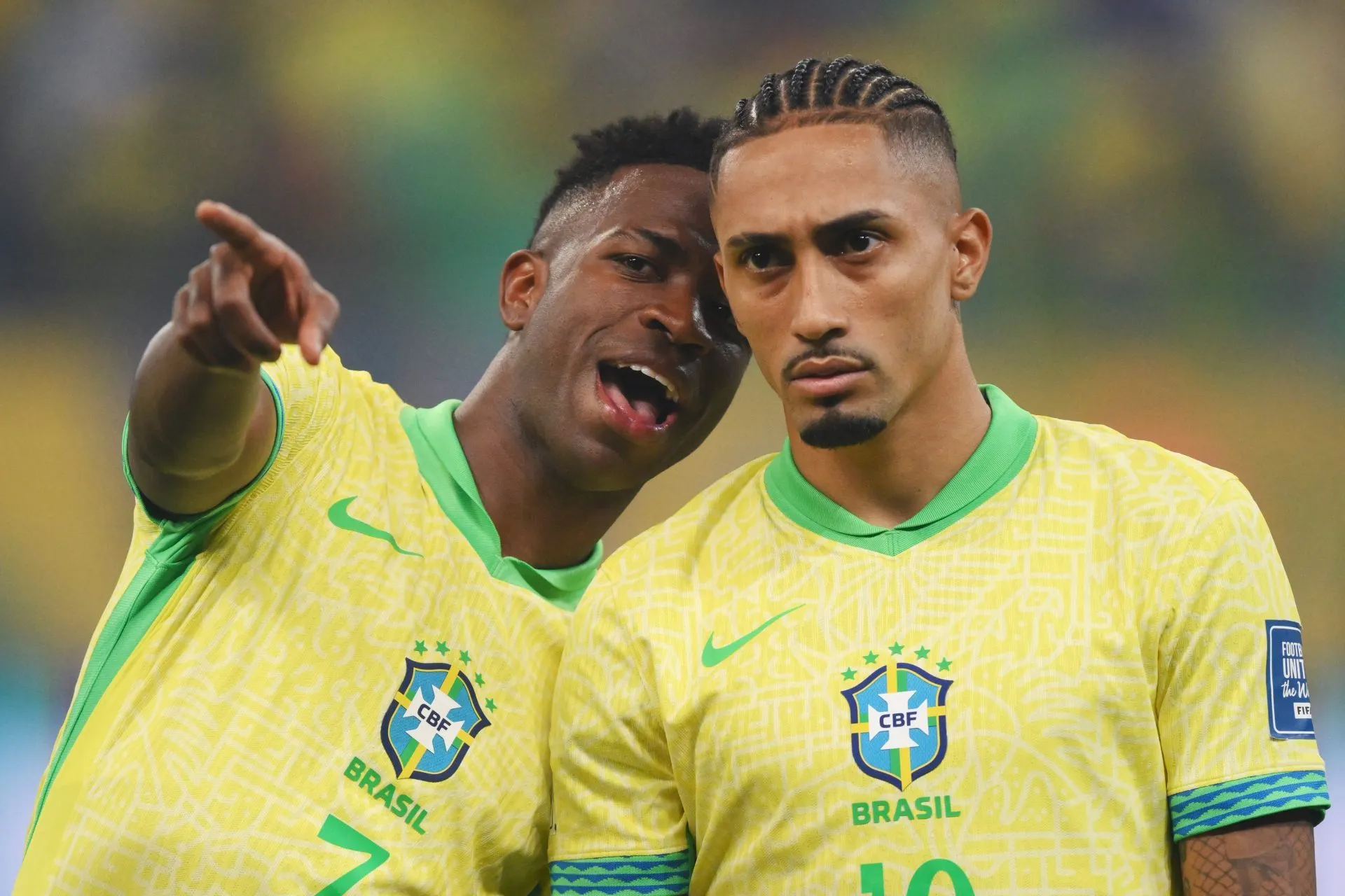 Vini Júnior e Raphinha antes de partida da Seleção Brasileira. (Photo by Pedro Vilela/Getty Images)