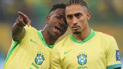 Raphinha e Vinícius Júnior em jogo da Seleção Brasileira