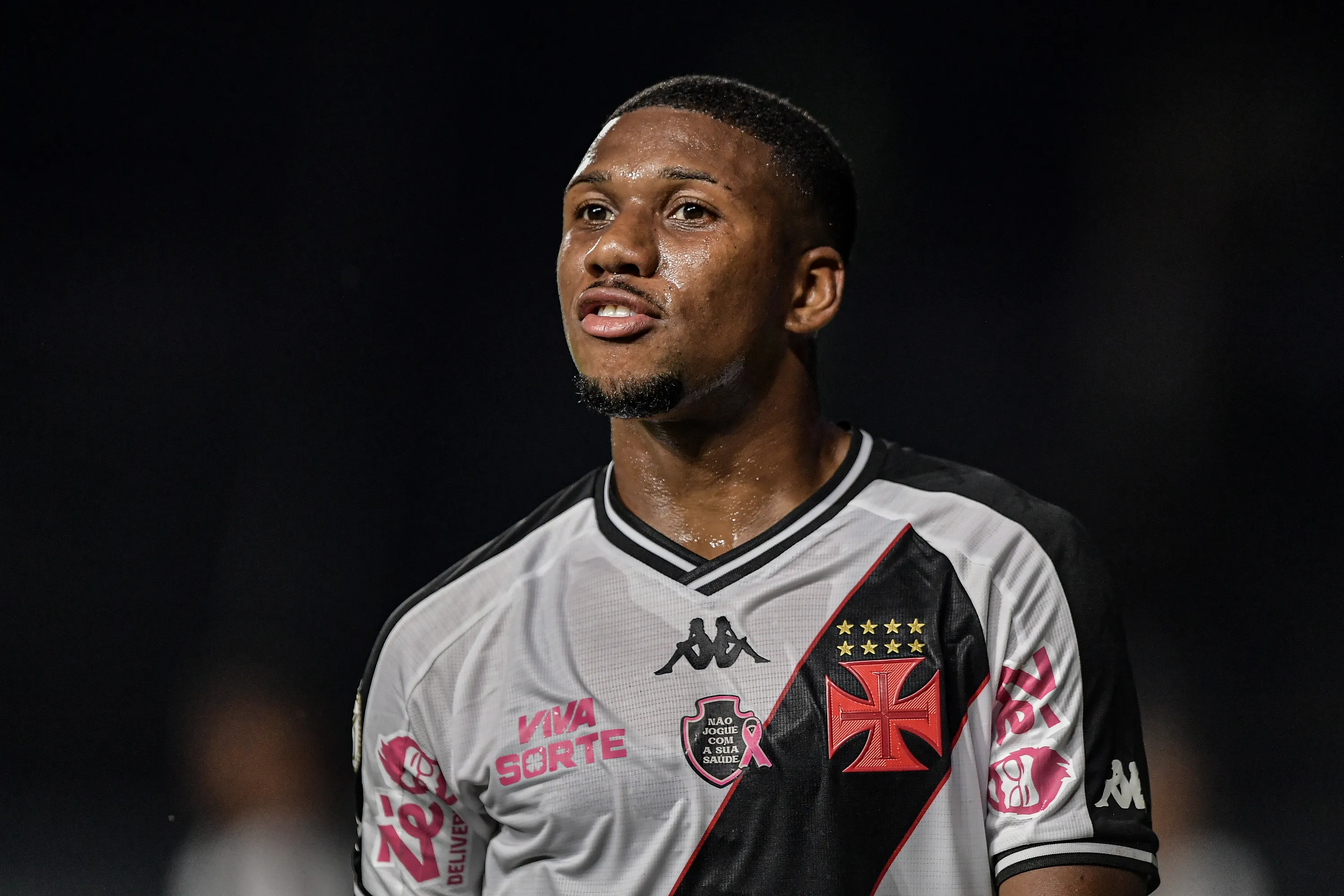 Leandrinho pode deixar o Vasco em breve. Foto: Thiago Ribeiro/AGIF