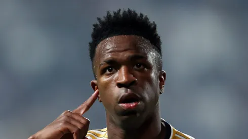 Vinícius Júnior comemorando gol pelo Real Madrid.