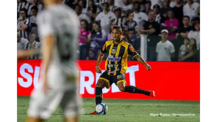 Patrick, zagueiro do novorizontino em partida pelo campeonato paulista (Foto: Higor Basso/Novorizontino)
