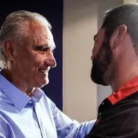Danilo celebra reencontro com Tite após vitória do Pouso Alegre sobre o Cruzeiro