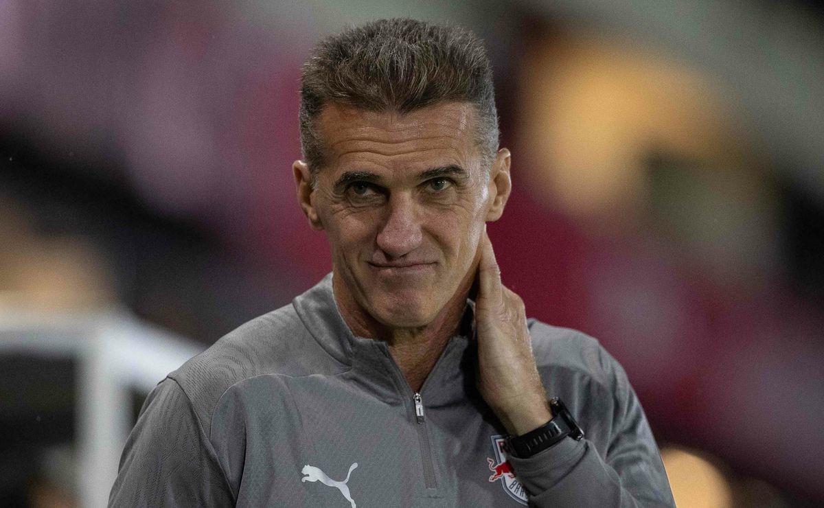 Red Bull Bragantino planeja contratar novos reforços para a temporada de 2026, afirma Vagner Mancini