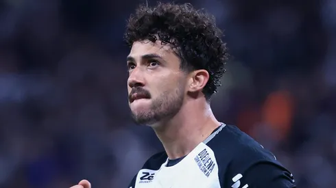 Gustavo Henrique ajudou na defesa e no ataque diante da Ponte Preta