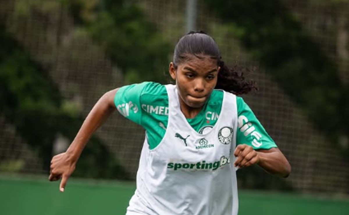 Palmeiras acerta contratação da zagueira Maria Clara, de apenas 17 anos, para 2026