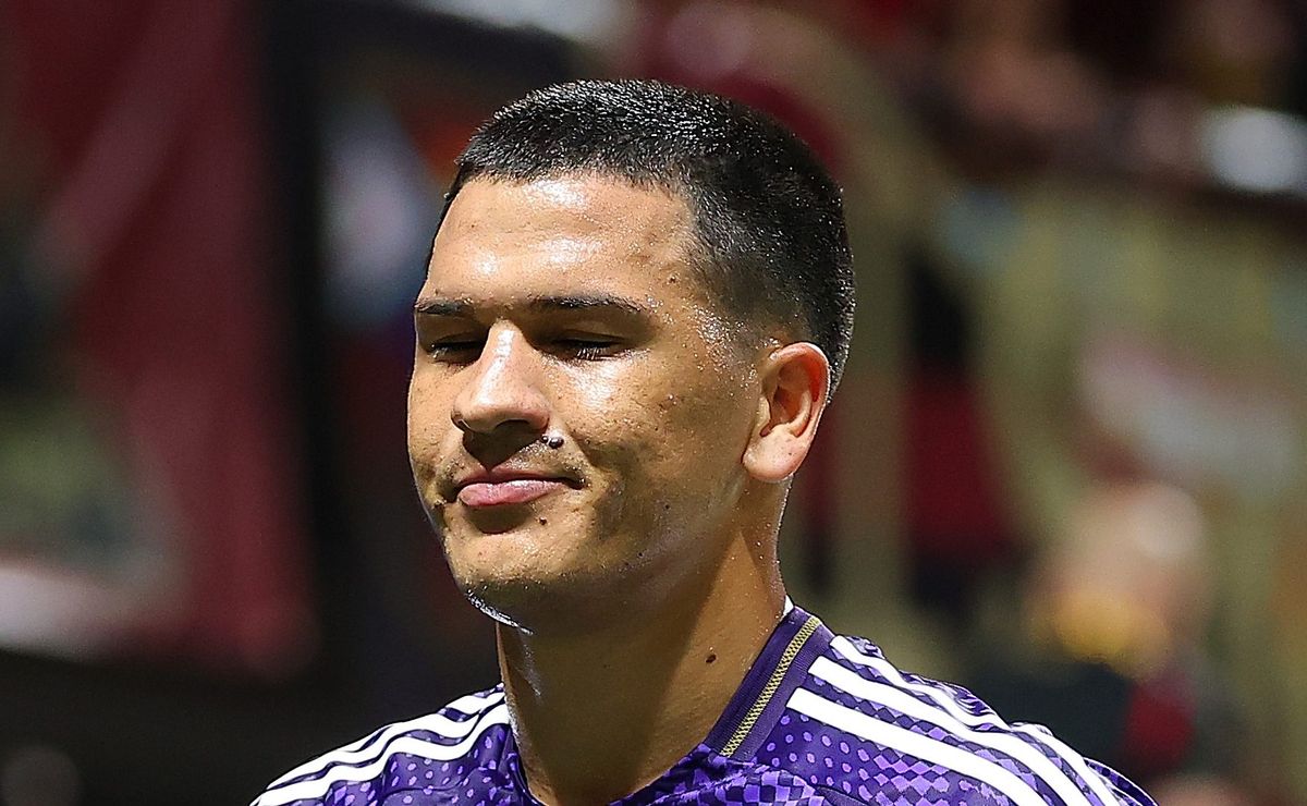 Inter analisa cenário, recua nos bastidores e encerra debate sobre volante uruguaio