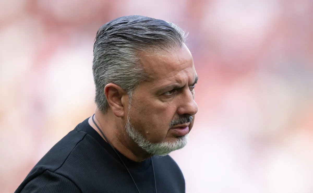 Iago em alerta: zagueiro do Flamengo aguarda futuro incerto com contrato até 2026