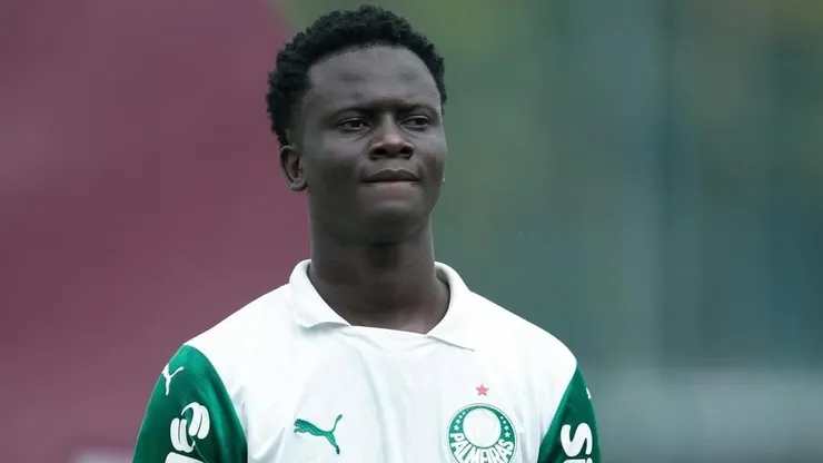 Zagueiro Koné foi inscrito por Abel Ferreira para a primeira fase do Paulistão - Foto: Divulgação/Palmeiras