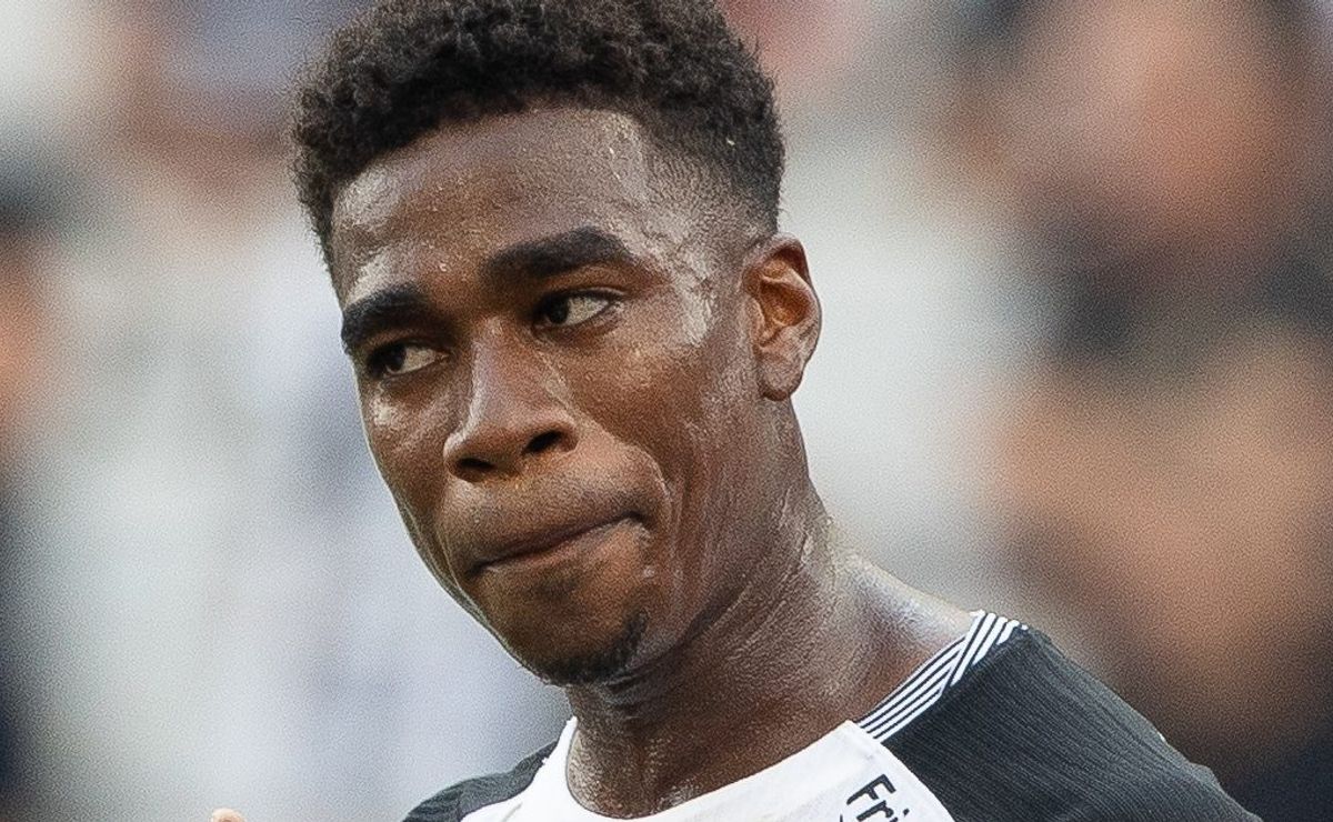 Corinthians encaminha empréstimo de Félix Torres ao Internacional com aval de Fabinho Soldado