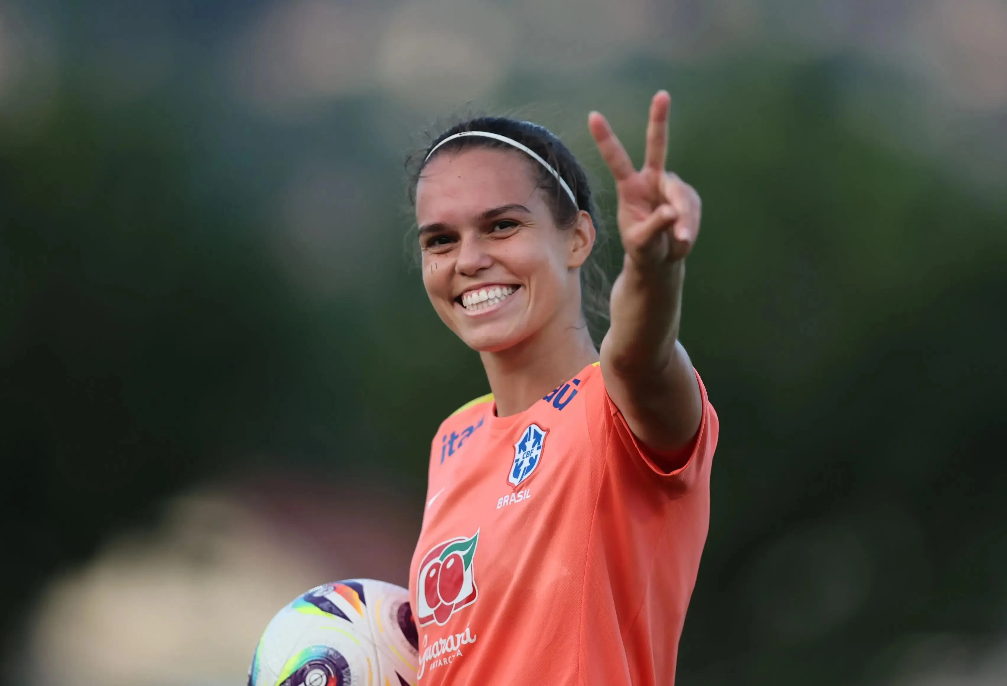 Ana Vitória em treino da Seleção Brasileira no estádio Jacques Forestier, em Aix-les-Bains, França. Foto: Lívia Villas Boas/CBF