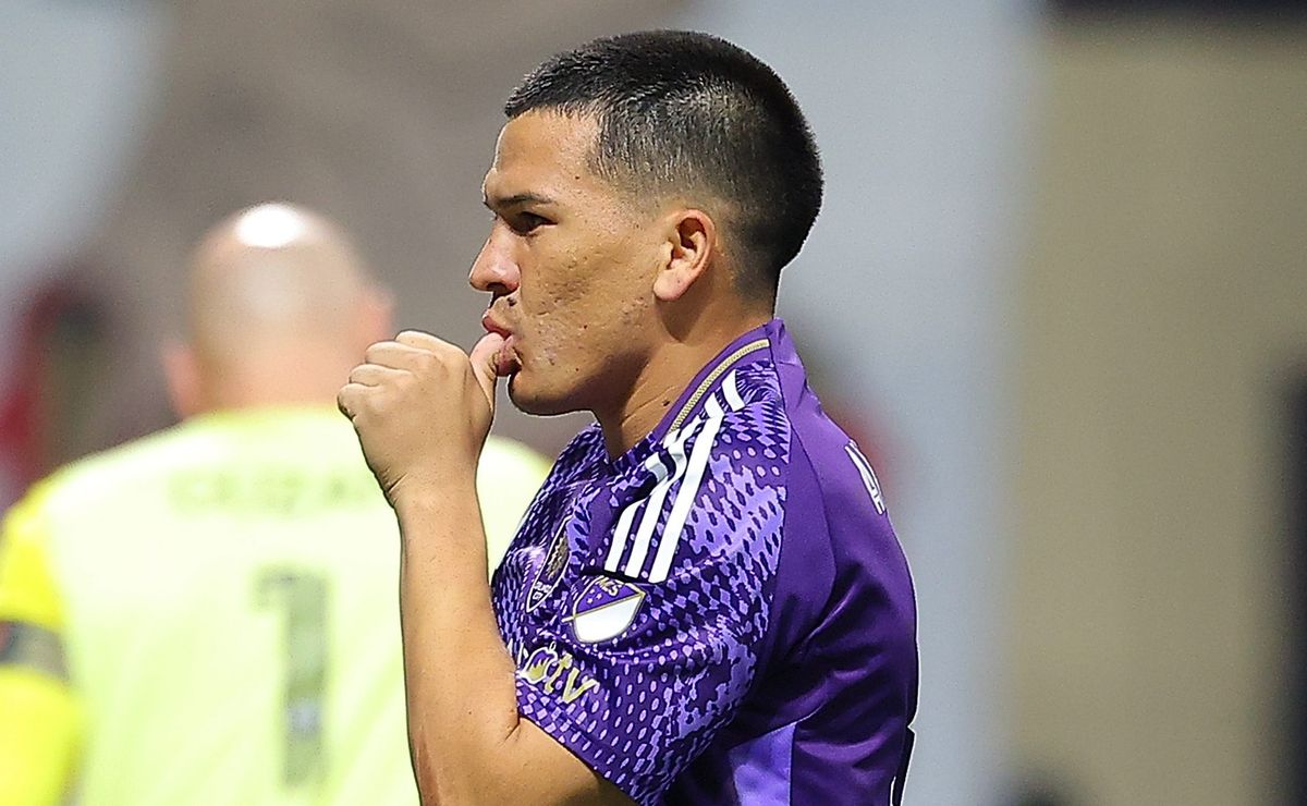 Grêmio tem caminho livre para fechar com César Araújo após desistência do Inter