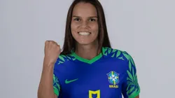Ana Vitória com a camisa da seleção. Foto: Thais Magalhães/CBF