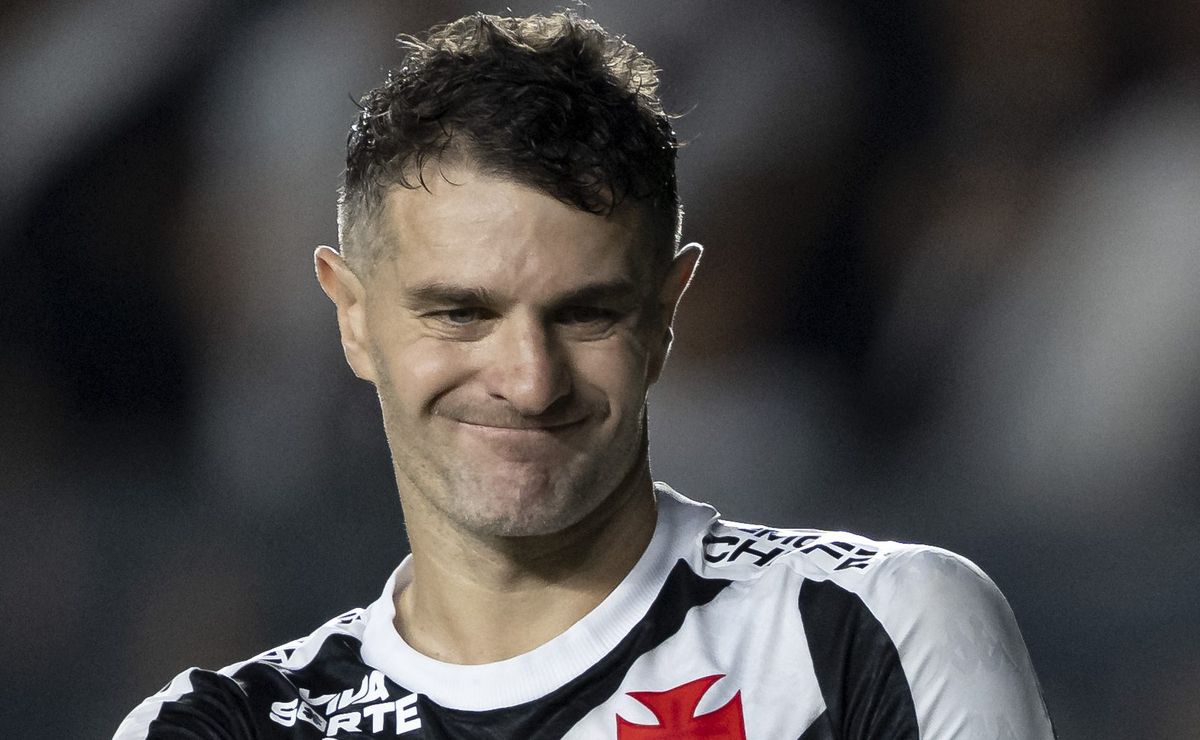 Saídas de Vegetti e David podem fortalecer o Vasco no mercado para novas contratações