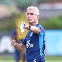 Willian ganha nova função em mudança de escalação de Castro