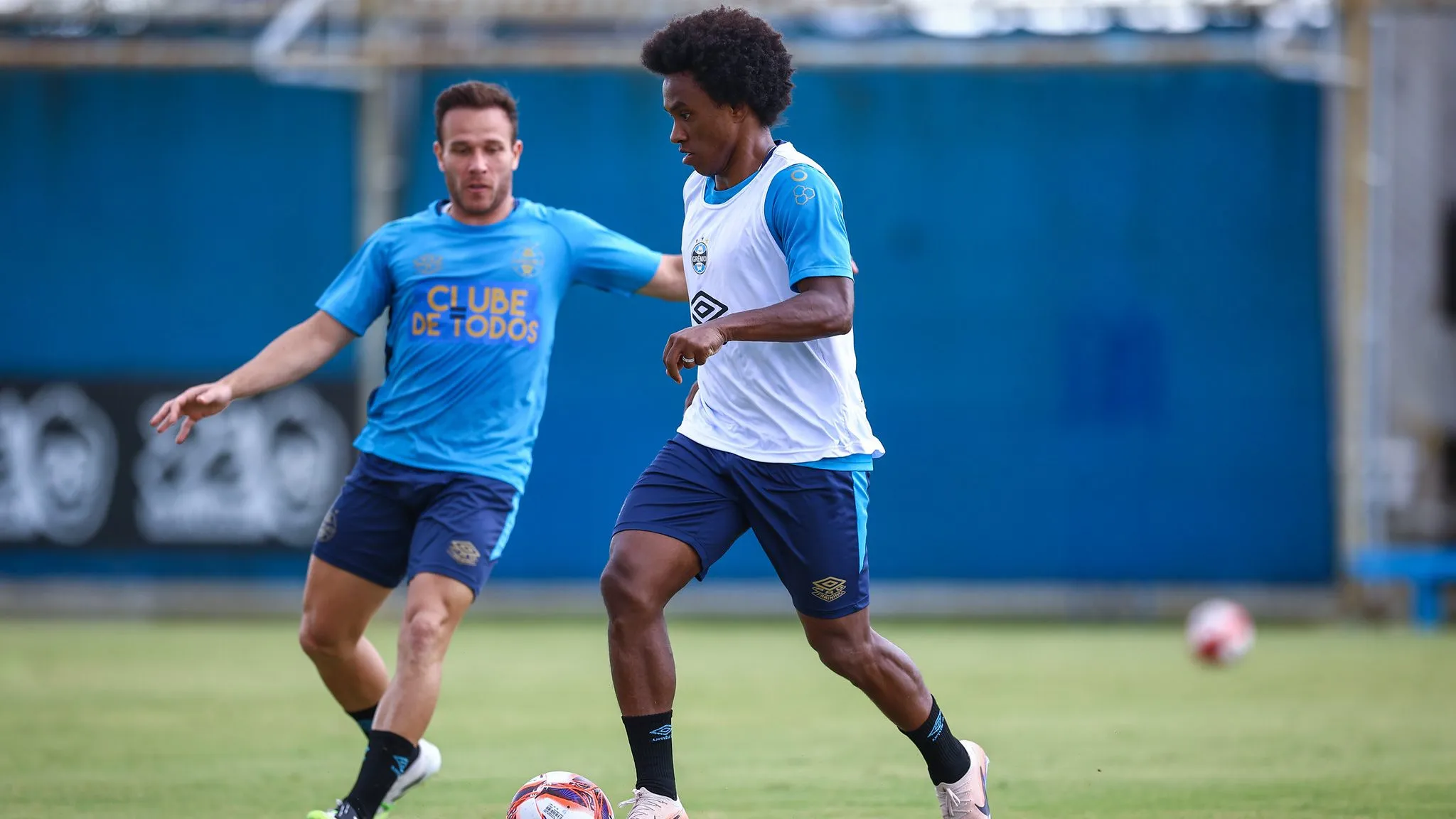 Willian em treino do Grêmio: o jogador deve ganhar nova função – FOTO: LUCAS UEBEL/GREMIO FBPA