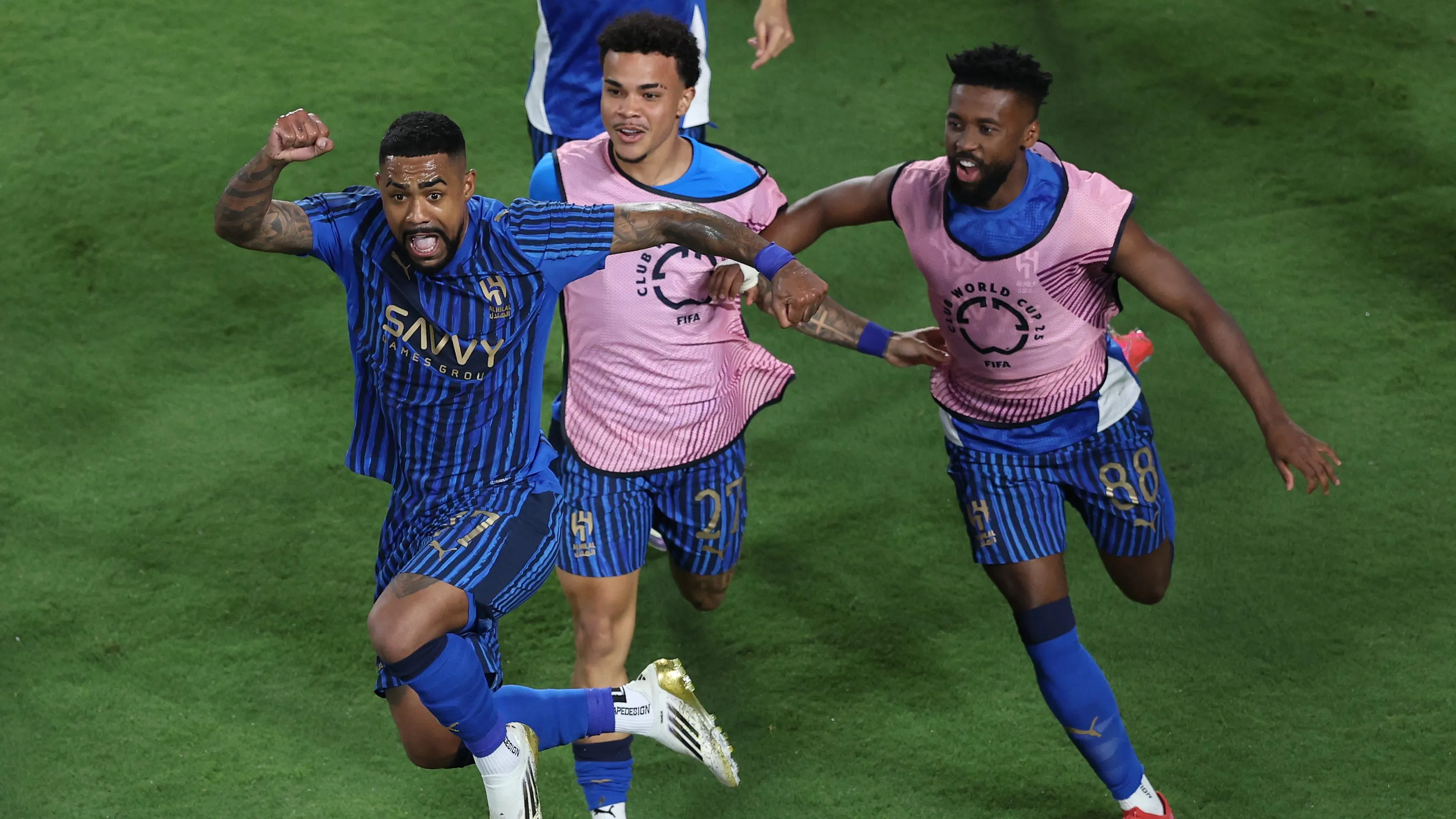 Malcon, Kaio Cesar e jogadores do Al-Hilal – Foto: Megan Briggs/Getty Images