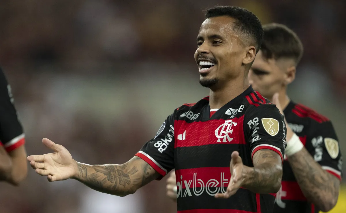 Reforço de rival encaminhado? Corinthians tenta contratação de volante do Flamengo e pode dar chapéu no São Paulo