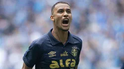 RS - PORTO ALEGRE - 28/09/2025 - BRASILEIRO A 2025, GREMIO X VITORIA - Andre Henrique jogador do Gremio comemora seu gol durante partida contra o Vitoria no estadio Arena do Gremio pelo campeonato Brasileiro A 2025. Foto: Maxi Franzoi/AGIF