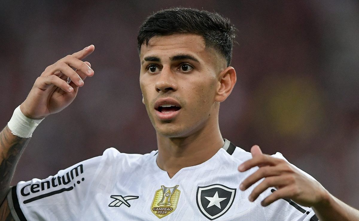 Botafogo trava saída de David Ricardo após Torino recusar aumentar proposta